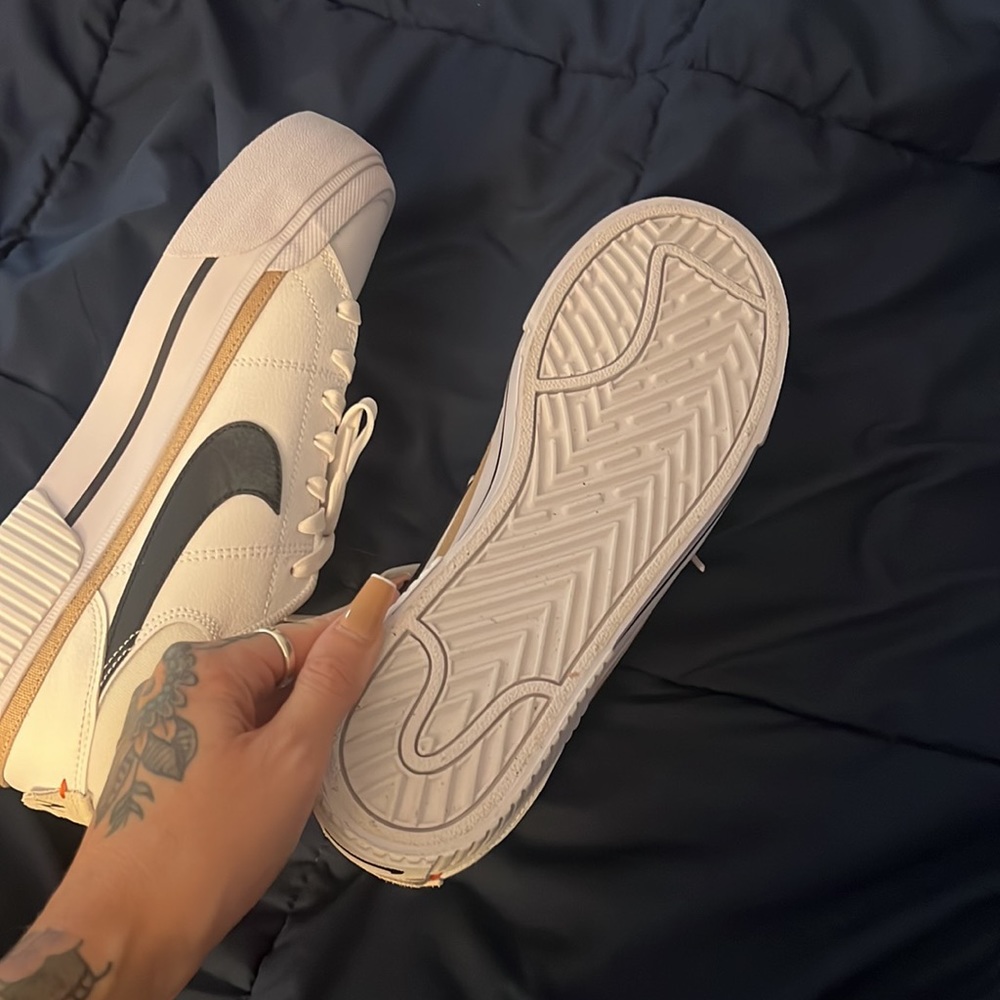 Nikes - Picture 3 of 4